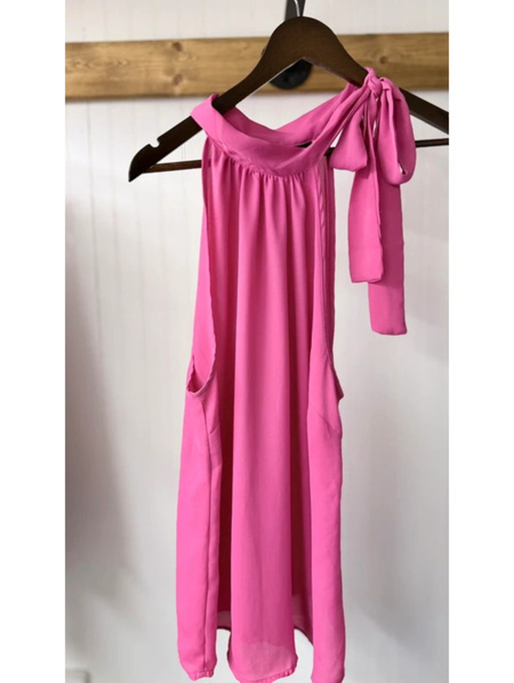 hot pink New York & Company sleeveless blouse medium vibrant sheer fabric party